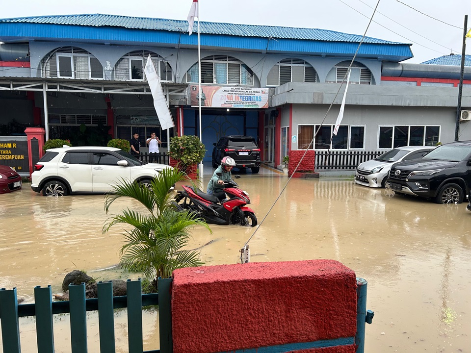 27.11.24BANJIR2