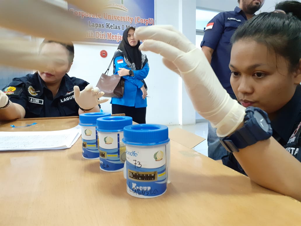 Kakanwil Ikut Tes Urine Di Lapas Kelas 1 Medan 9