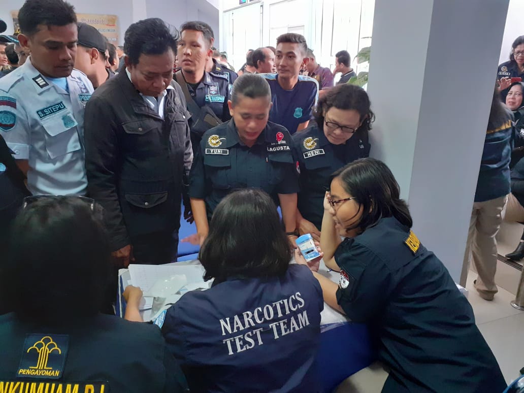 Kakanwil Ikut Tes Urine Di Lapas Kelas 1 Medan 9