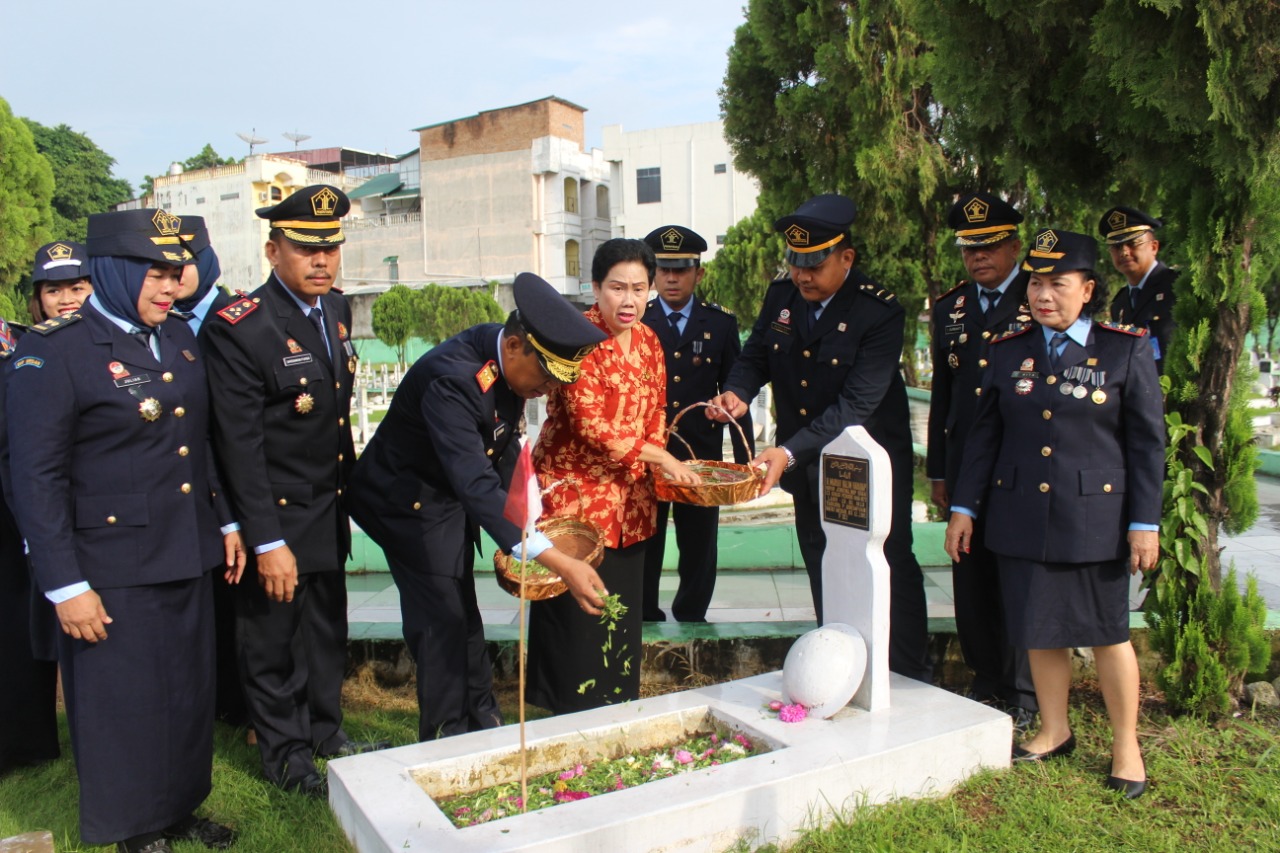 Ziarah makam TMP 9