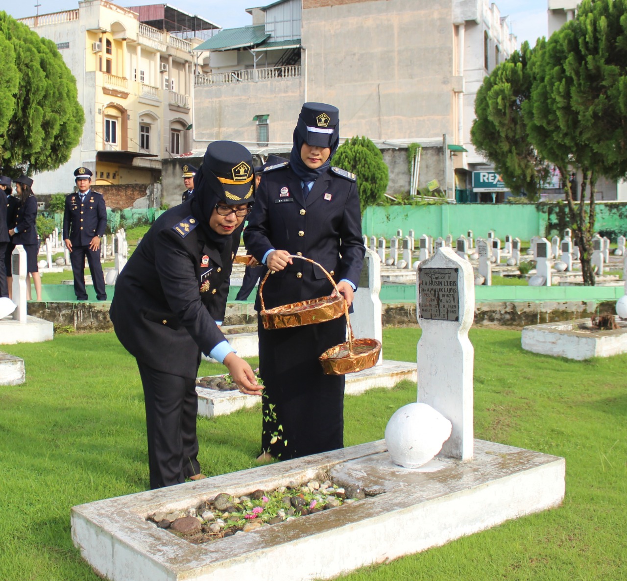 Ziarah makam TMP 9