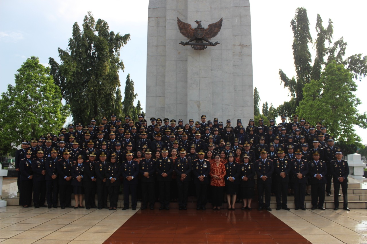 Ziarah makam TMP 9