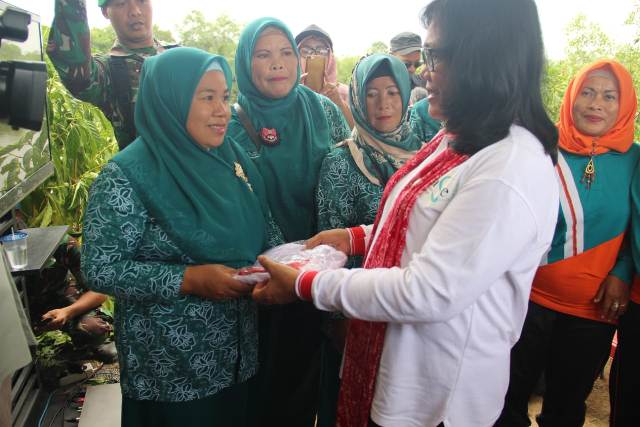 Gerakan Perempuan Peduli Mangrove3