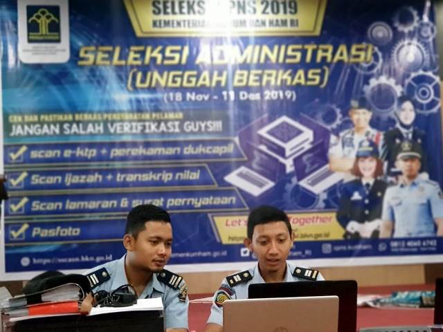 Kakanwil Awasi Langsung Proses Verifikasi Berkas Pelamar CPNS5