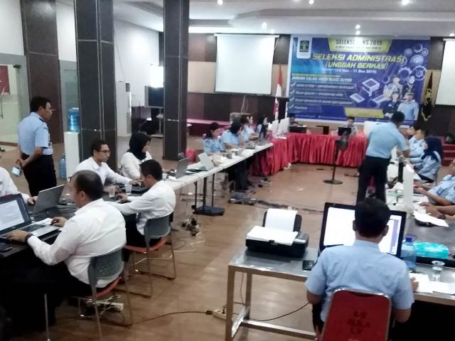 Kakanwil Awasi Langsung Proses Verifikasi Berkas Pelamar CPNS6