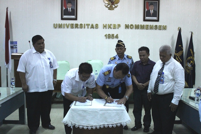 Kakanwil Tandatangani MoU Dengan Universitas HKBP Nommensen Medann