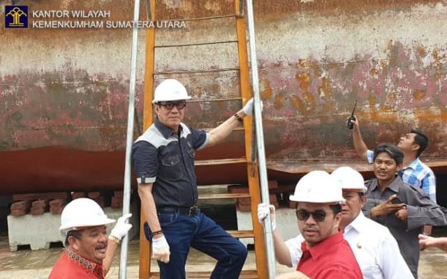 Menkumham Resmikan Galangan Kapal di Nias4