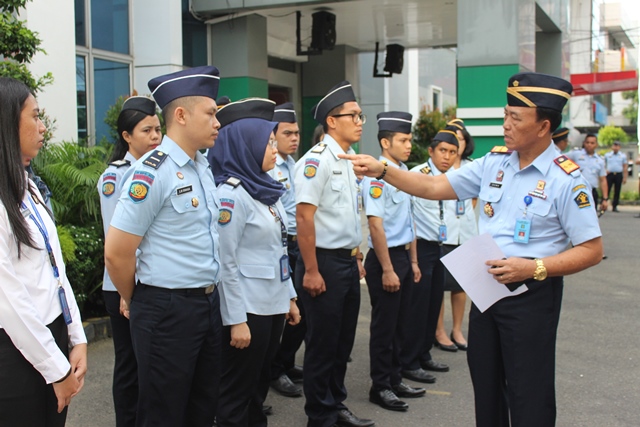 Pengecekan Atribut Dan Pemeriksaan Kerapihan Berpakaian2