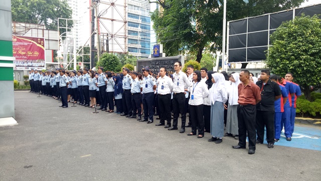 Pengecekan Atribut Dan Pemeriksaan Kerapihan Berpakaian8