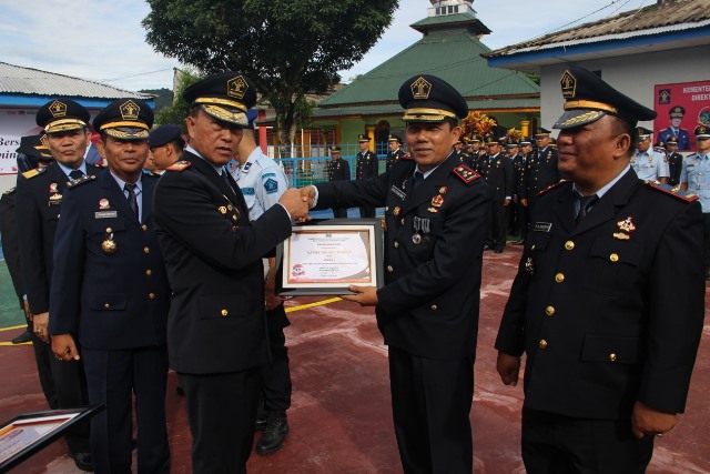 Penghargaan Kepada Petugas Dan UPT Pemasyarakatan Yang Berprestasi3