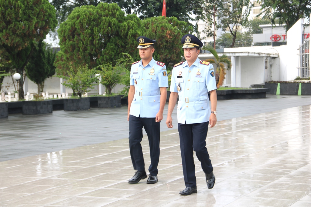 ZZZTabur Bunga di Makam Pahlawan Nasional Bukit Barisan4