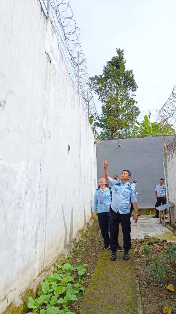 ZZZTinjau Bangunan Rutan Tarutung Rusak Karena Gempa2