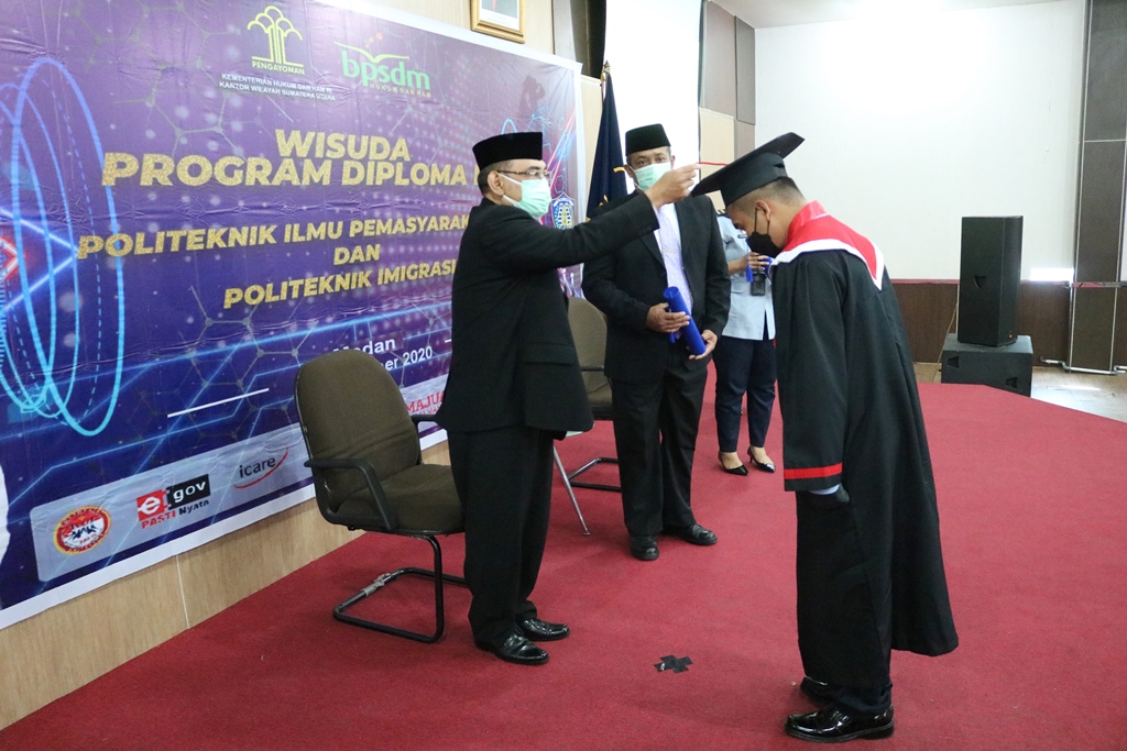 ZZZWisuda Taruna Program Diploma IV2