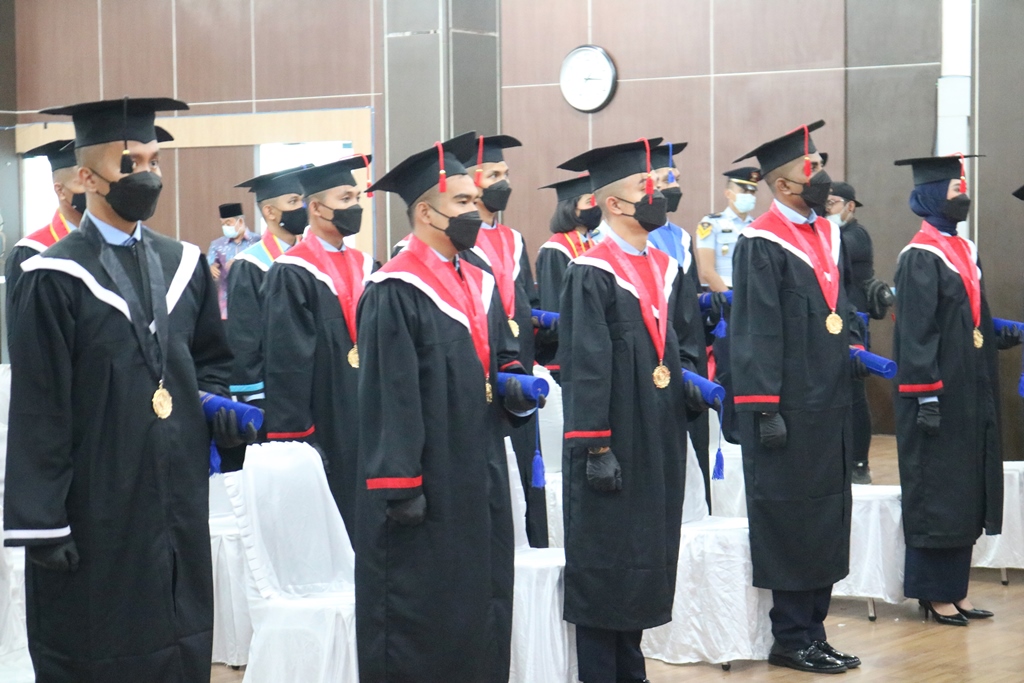 ZZZWisuda Taruna Program Diploma IV8