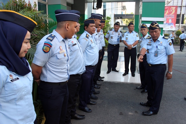 zKadiv Pemasyarakatan Pimpin Pemeriksaan Rutin Kelengkapan Atribut8